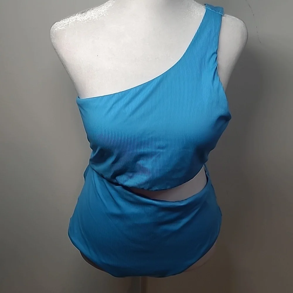 Victoria Secret Women's Swimsuit - Picture 6 of 7